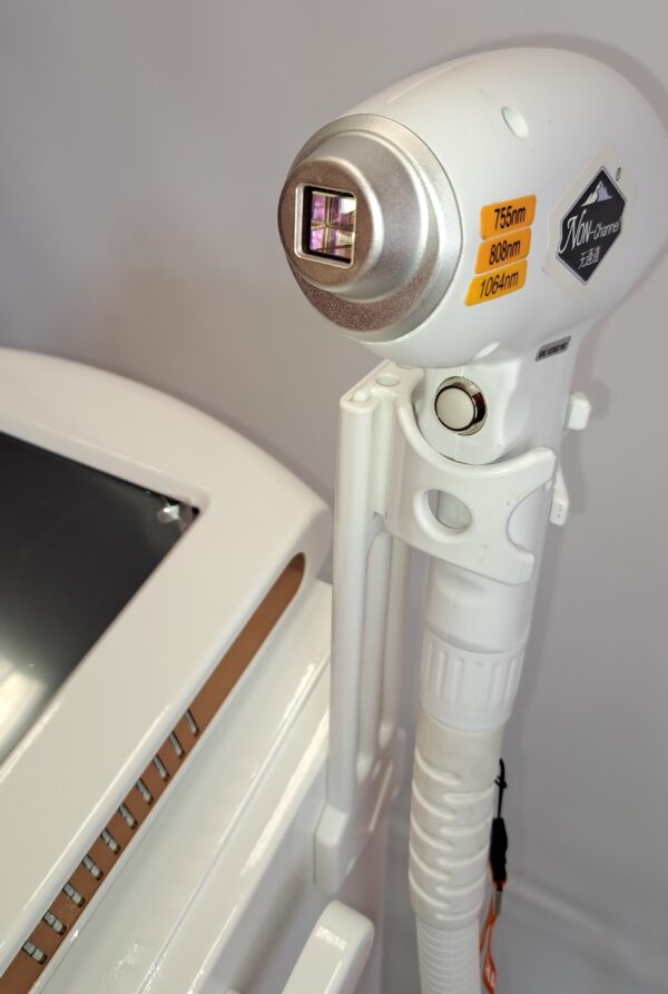 Laser Diodowy szafirowy SARAH III  705 808 1064 nm i fotoodmładzanie